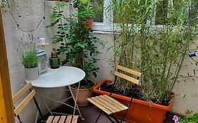 Charming Studio In A Courtyard In Paris
